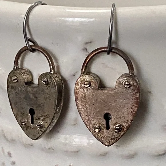 Vintage Fossil Heart PadLock Keyhole Earrings Vintage Edgy Antiqued Style - Picture 8 of 11